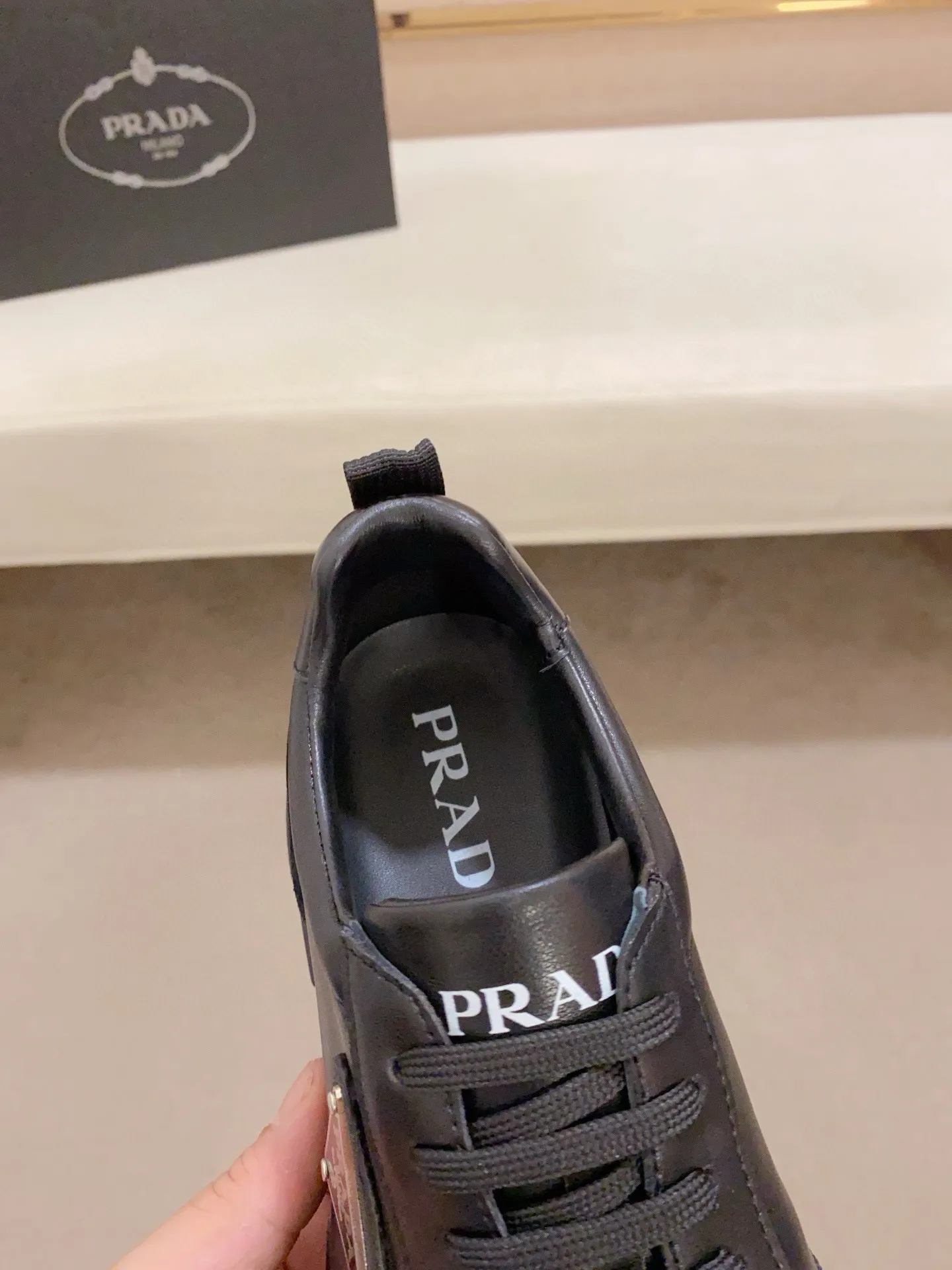 Men's shoes 💰: 500💰 [Prada～Prada] Trendy new styles are on the market. Same style as the official website. Counter quality. Original matching. [Strong] [Strong] Selected first-layer cowhide fabric. Comfortable and breathable sheepskin lining, fine workmanship, upper layer made of 100% pure cowhide, original last shape, comfortable on the feet, shoe sizes 38 to 44